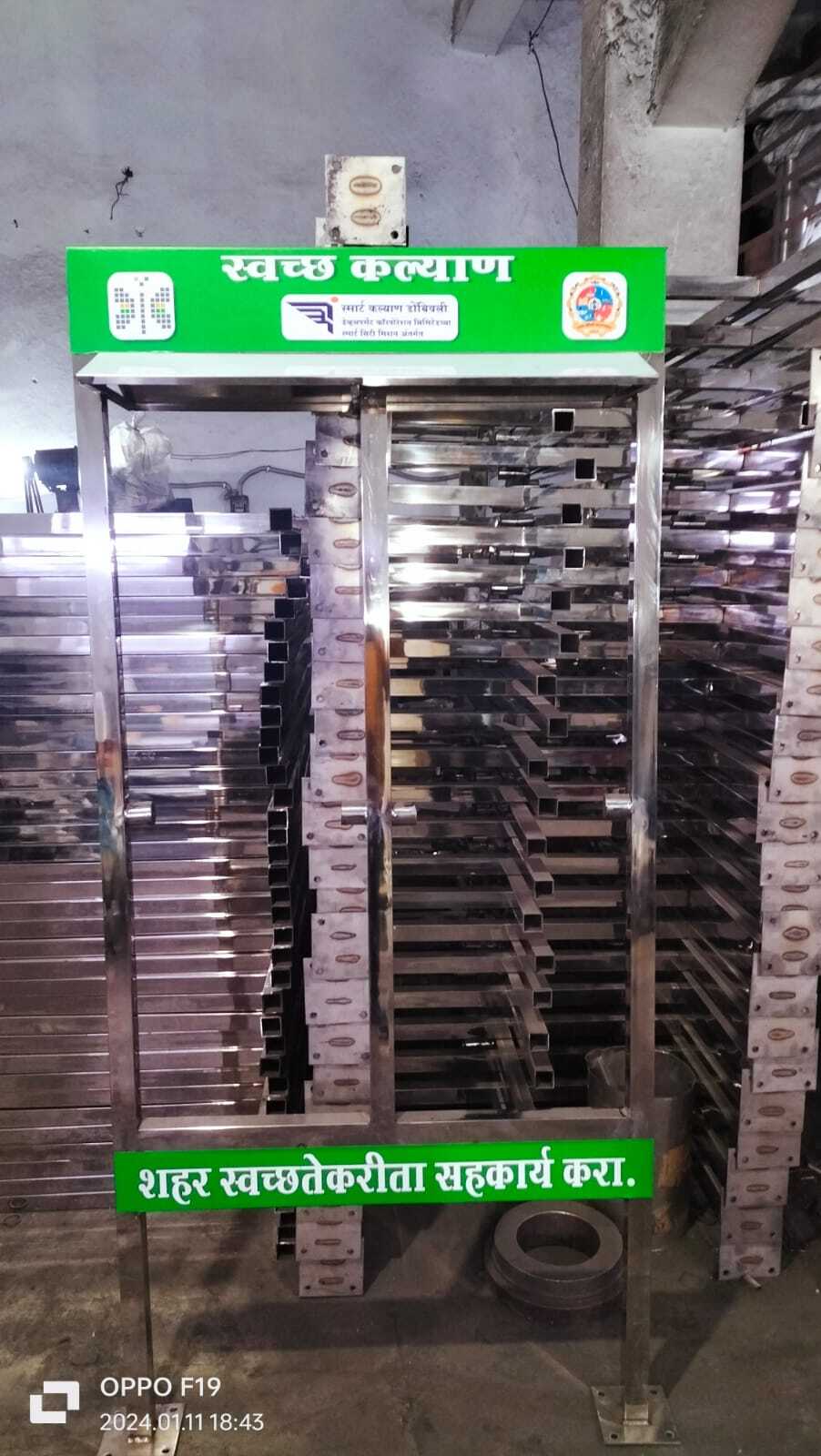 Stainless Steel Pole Hanging Dustbins /Dustbins With Stand/Outdoor Dustbins/with canopy