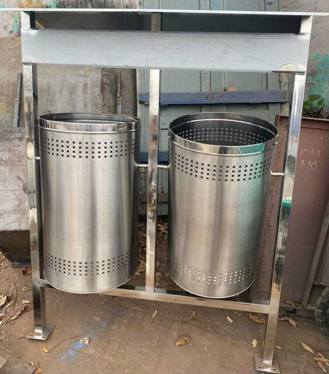 Stainless Steel Pole Hanging Dustbins /Dustbins With Stand/Outdoor Dustbins/with canopy