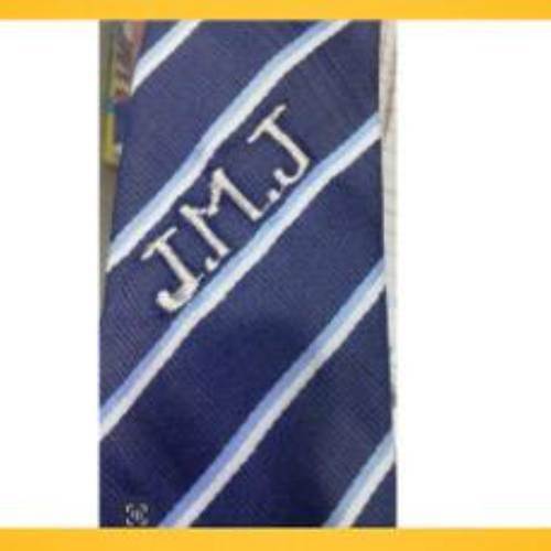 Polyster tie with letter embroidery