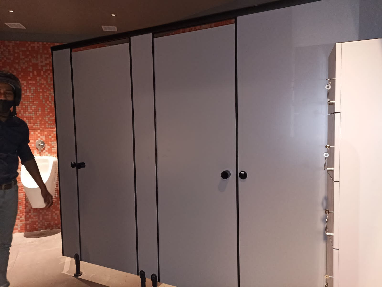 Aluminium Powder Coated Eco Dura Rest Room Toilet Cubicles