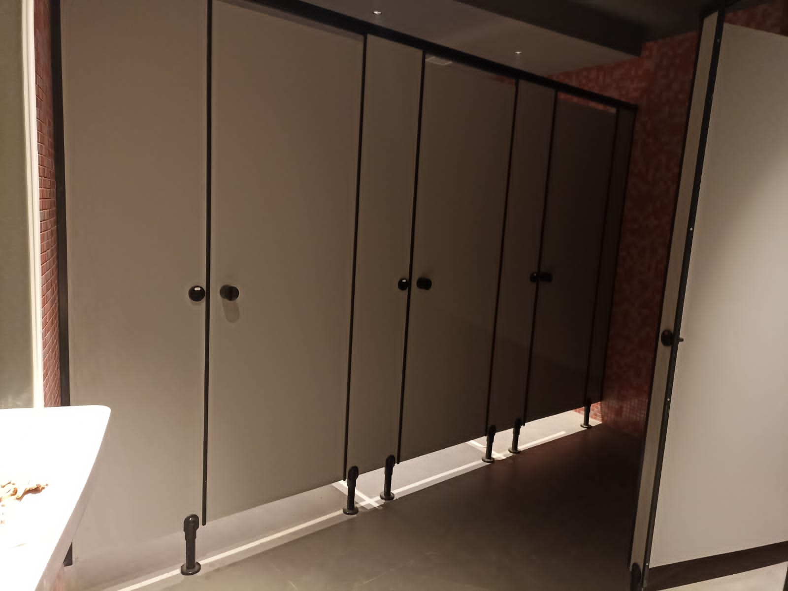 Aluminium Powder Coated Eco Dura Rest Room Toilet Cubicles