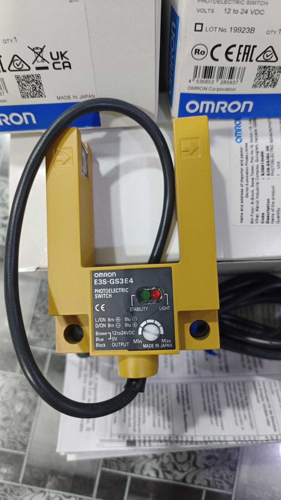 OMRON PHOTOELECTRIC SWITCH, E3S-GS3E4