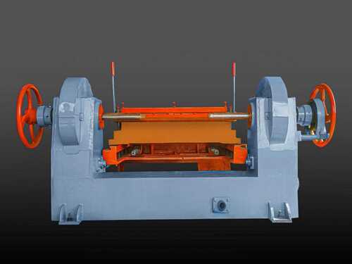 Semi Automatic Veneer Peeling Machine (108 Inch)