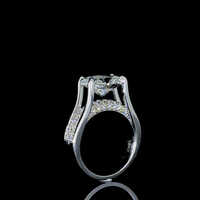 3.77carat Oval Solitaire Diamond Ring 18kt White Gold - Color: Silver