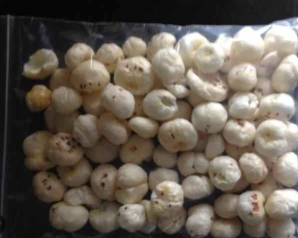 Puffed lotus seeds