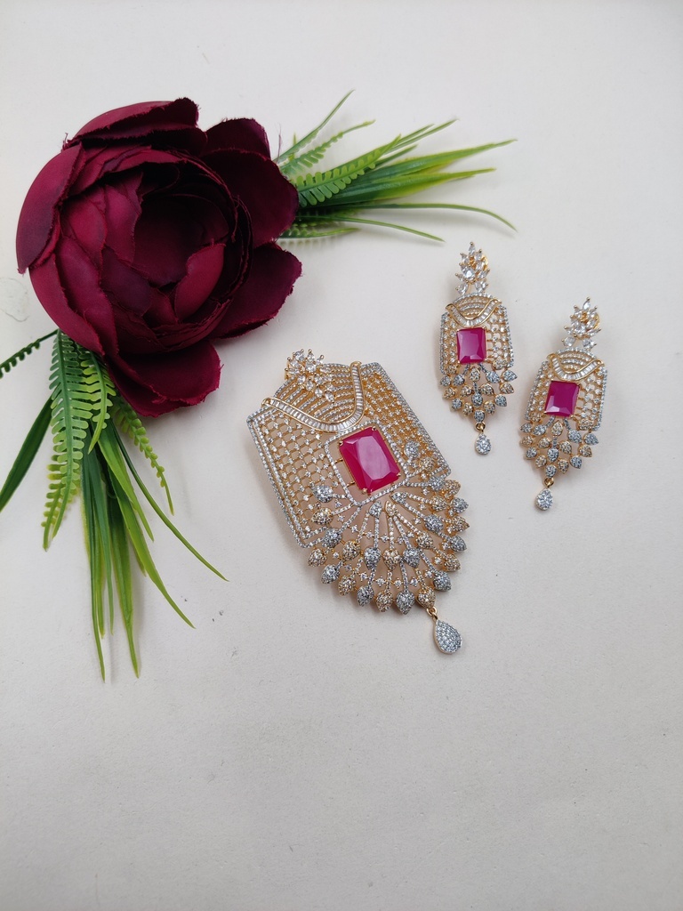 Glamorous Shiny American Diamond Locket Set