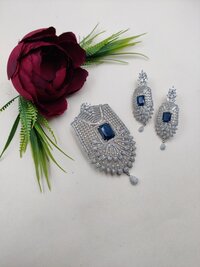 Glamorous Shiny American Diamond Locket Set