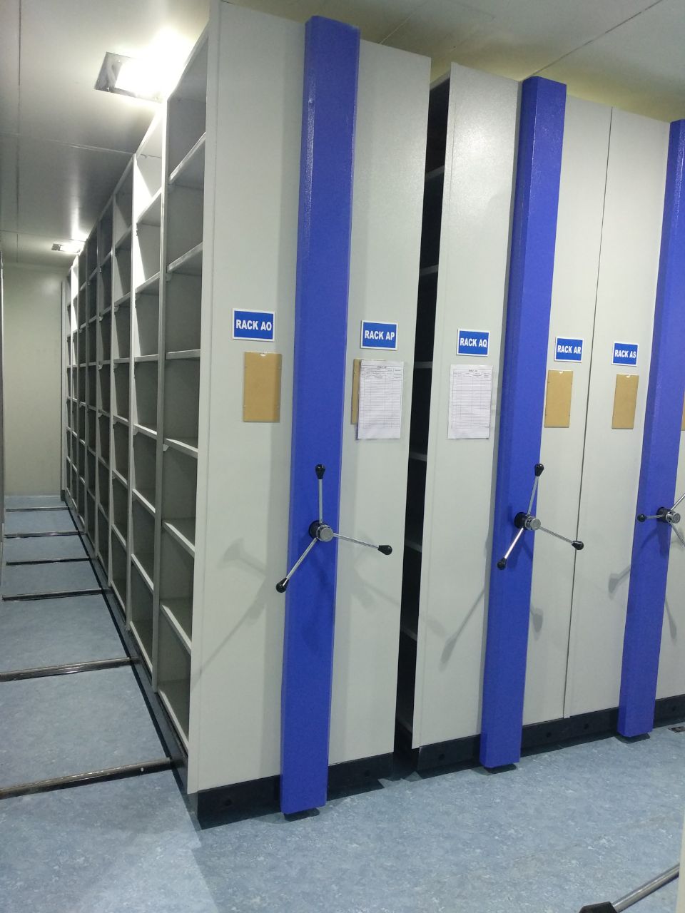 मोबाइल compactor storage system