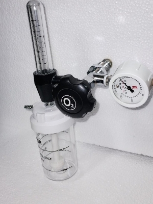 Fine Adjustment Valve With Humidifier Bottle