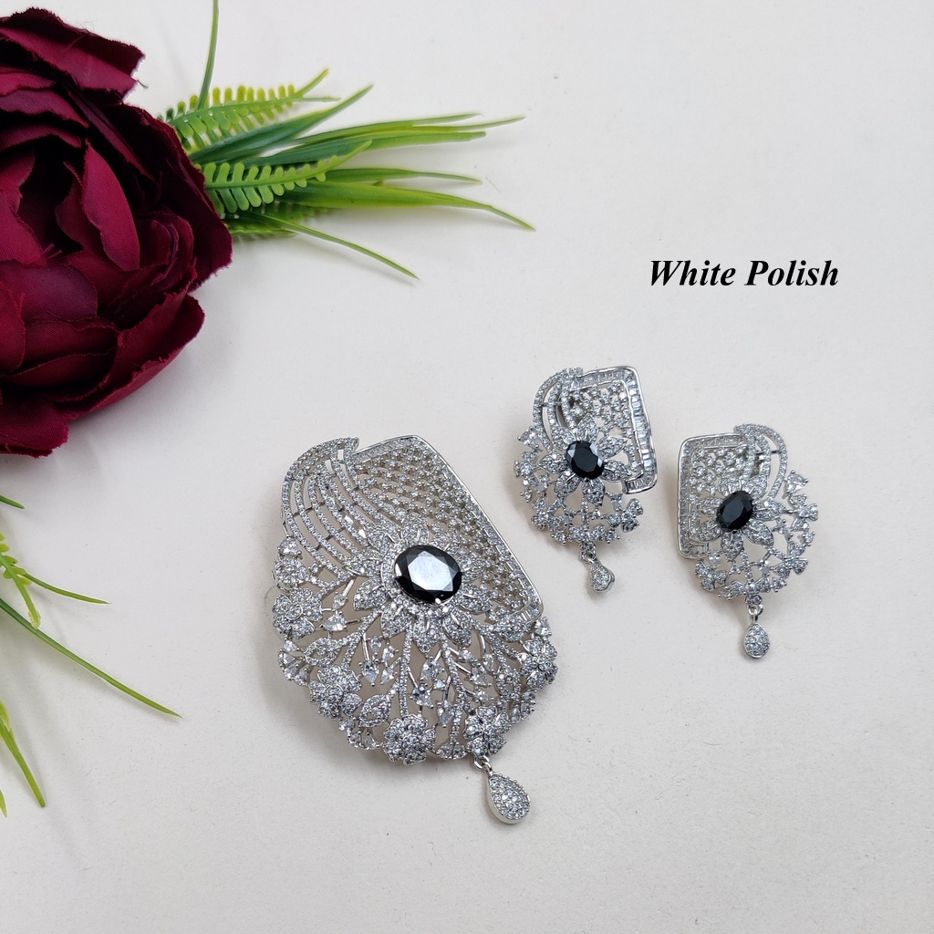 AD Pearl charm Necklace