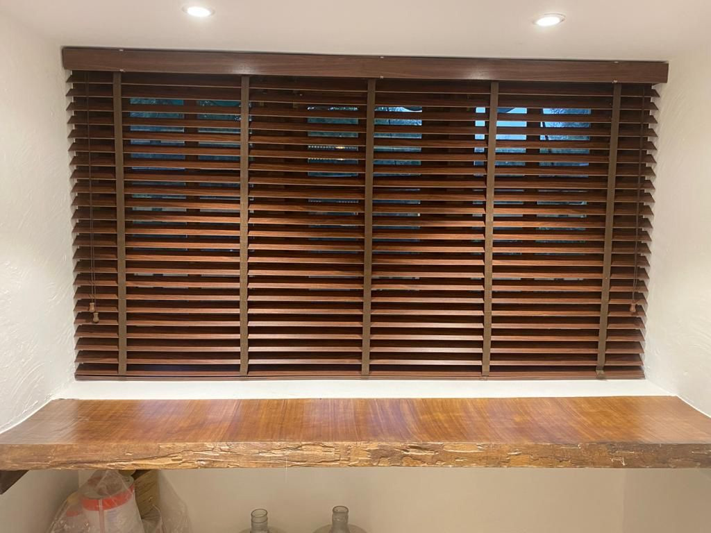 Horizontal Venetian Wooden Blind - High-Quality Wood, Waterproof, Plain Brown Color | Modern Design, Enhanced Light Control, Ideal for Home and Hotel