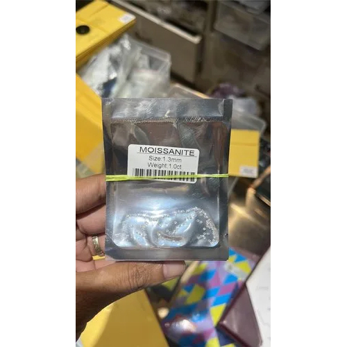 Round Cut White Moissanite Diamond