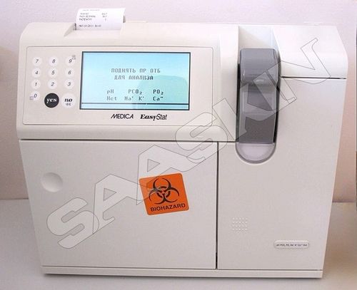 Medica Medicaa  s EasyStat Blood gas Analyzer