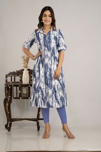 Women Dyed/ombre Viscose Rayon Frontslit Kurta (blue) - Natural Tie-dye Print, Collared Neck With Front And Side Slits