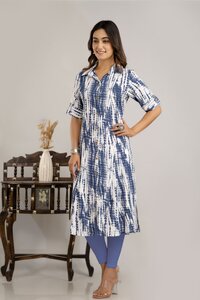 Women Dyed/Ombre Viscose Rayon Frontslit Kurta  (Blue)