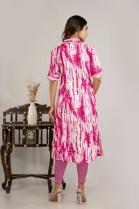 Women Dyed/Ombre Viscose Rayon Frontslit Kurta  (Pink)