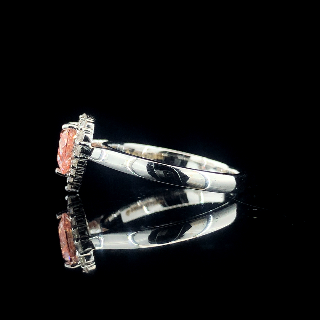 Exquisite 18kt Diamond Gold Ring With 1.30ct Lab-grown Pink Heart - Color: Silver