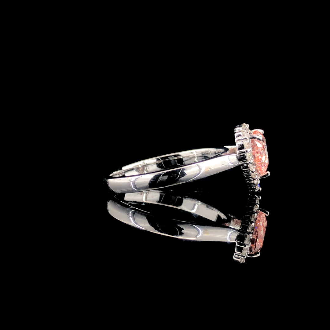 Exquisite 18kt Diamond Gold Ring With 1.30ct Lab-grown Pink Heart - Color: Silver