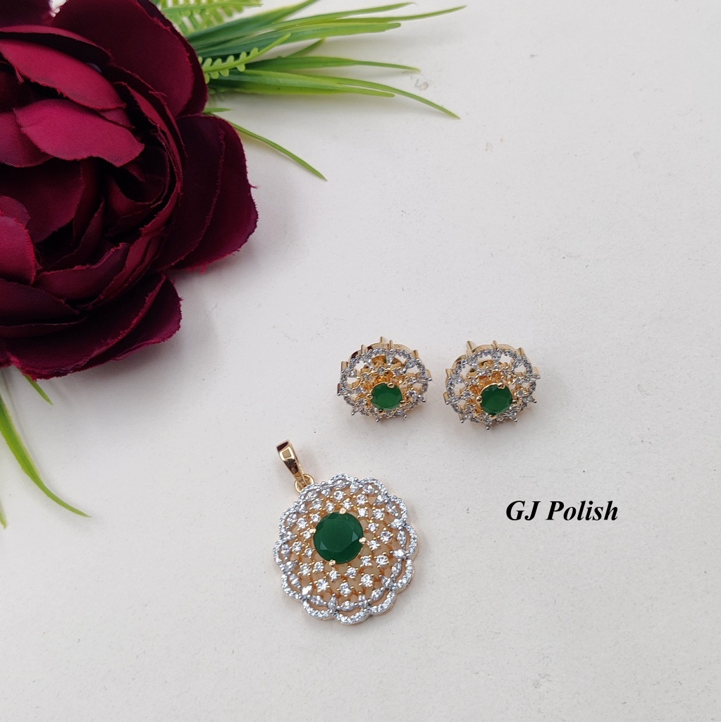 Elegant adornment AD Pendant