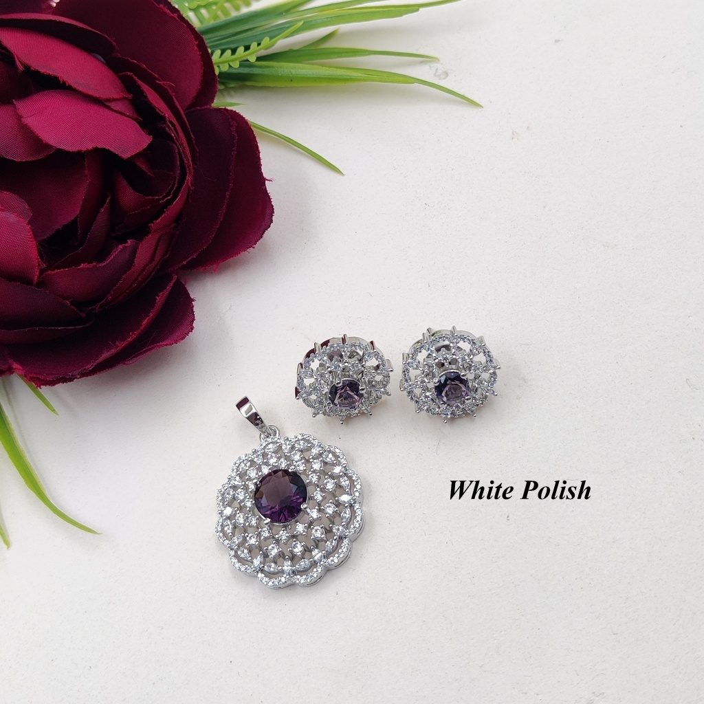 Elegant adornment AD Pendant