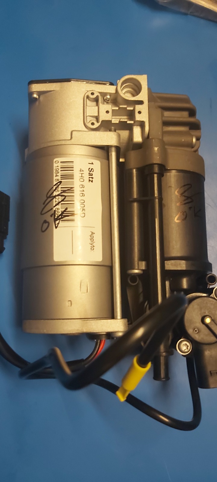 Airmatic Pump Mercedes W221 S Class - Color: Black