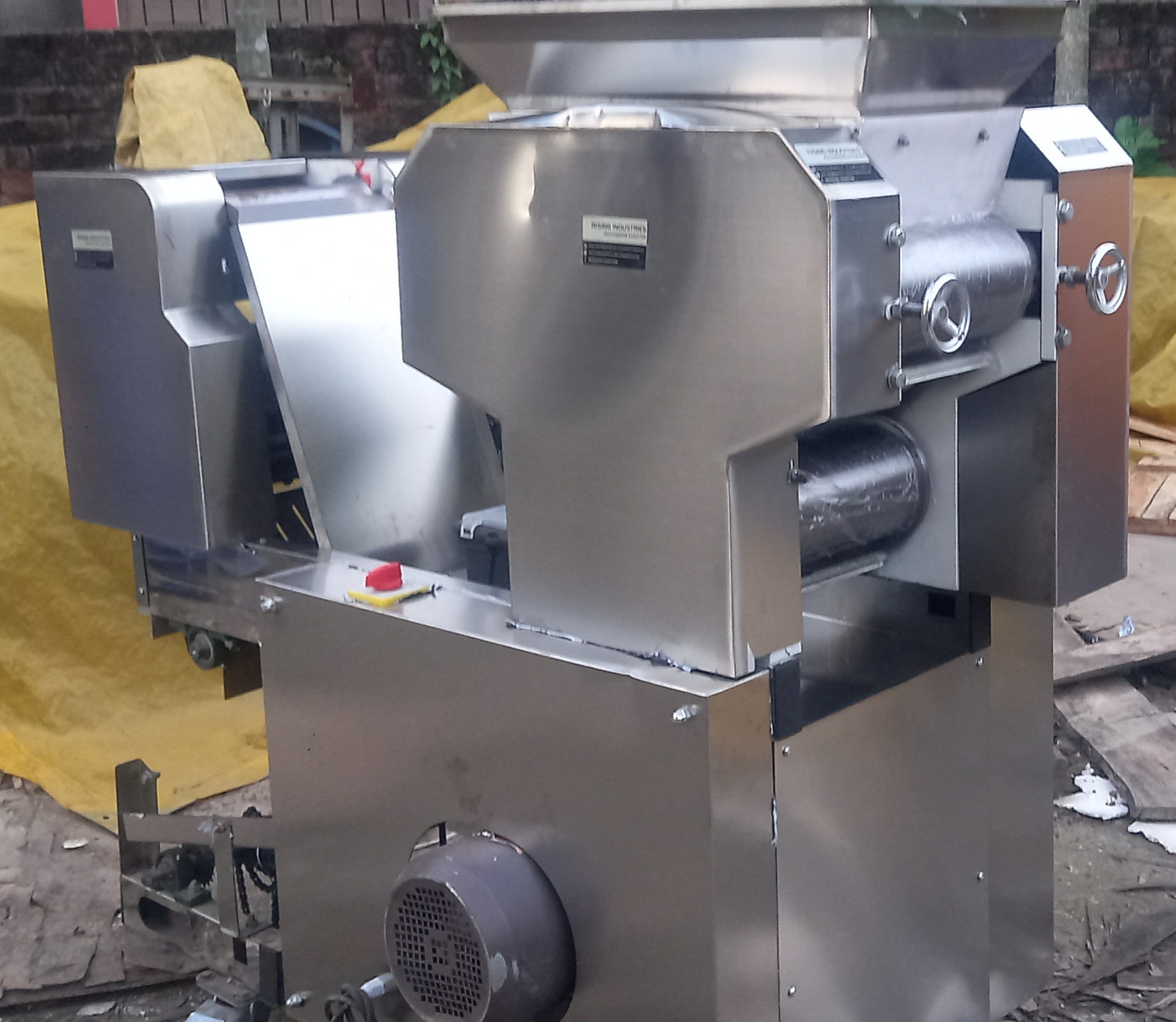 Chowmein Making Machine - Stainless Steel, Vertical Mount Design | Automatic Plc Control, Green Finish, 220/440v Voltage, 1-year Warranty