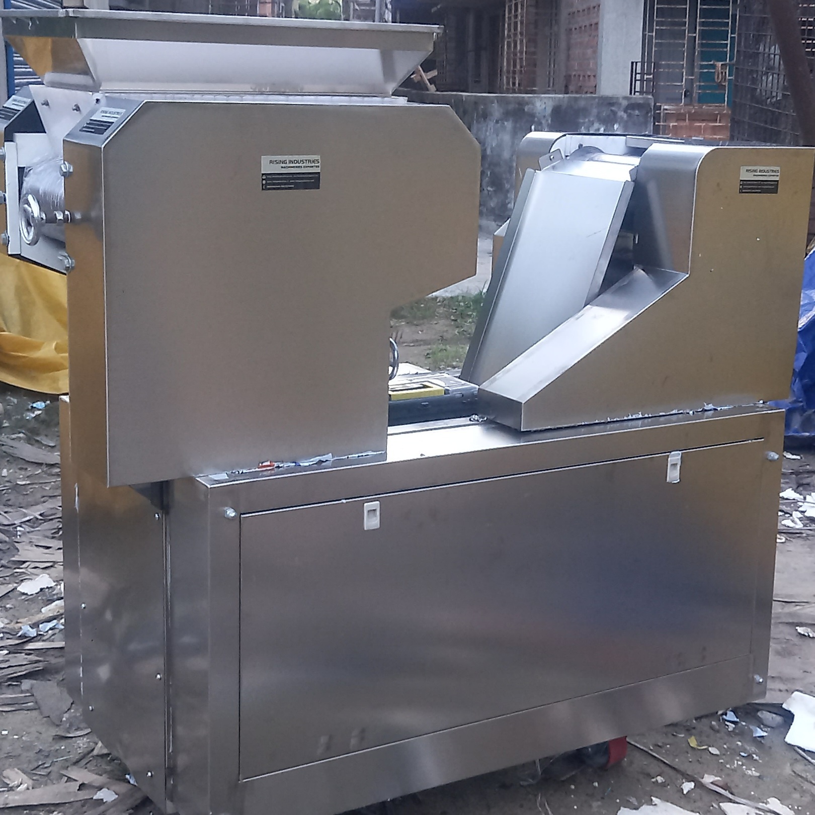 Chowmein Making Machine - Stainless Steel, Vertical Mount Design | Automatic Plc Control, Green Finish, 220/440v Voltage, 1-year Warranty