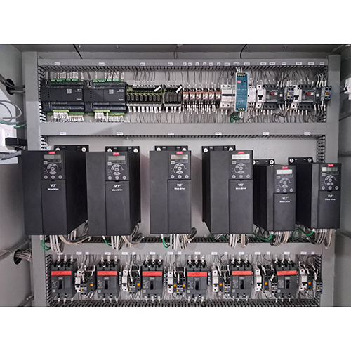 Three Phase Control Panel - Mild Steel, 2-3 Way, Rated Voltage 200-450v, Maximum Output Current 450v | Ip65 Protection Level, Powder Coated Finish