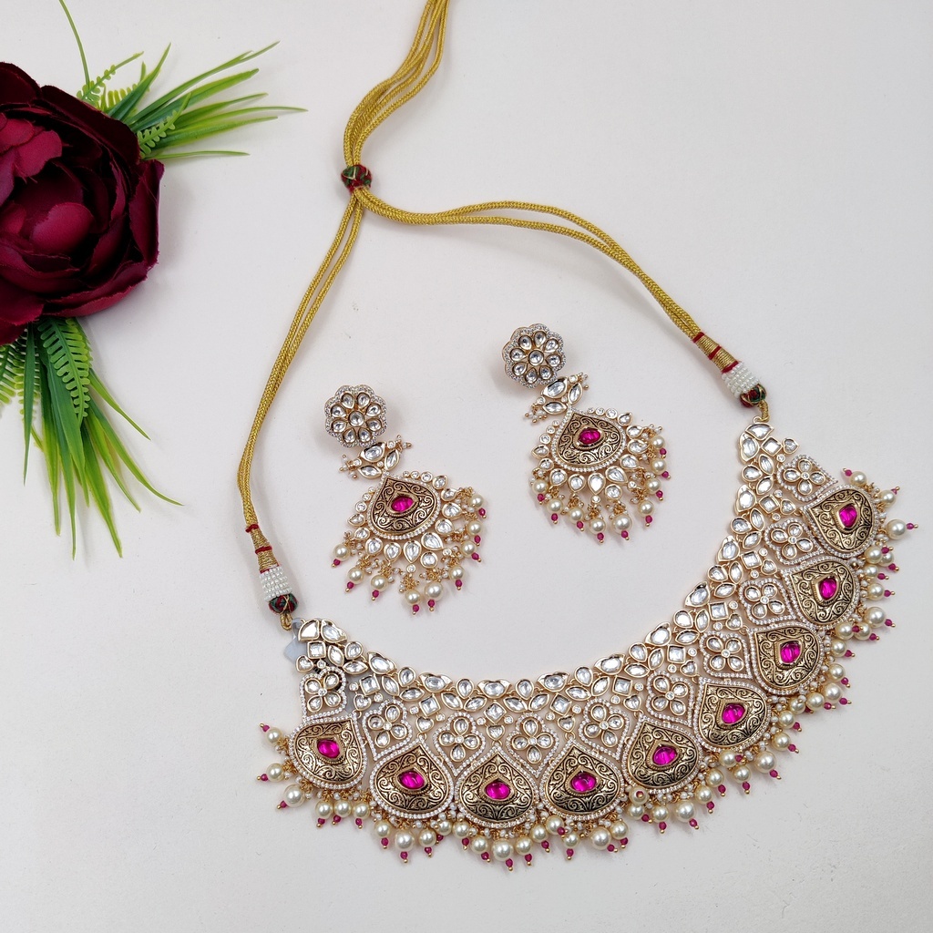 Delicated Shiny Stylish Kundan Necklace Set - Gender: Women