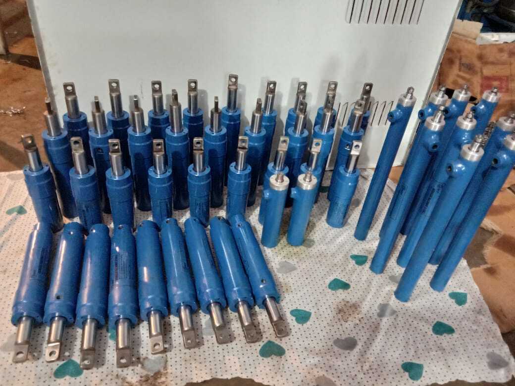 Dmt Welded Both End Clevis Cylinder - Custom Sizes, Blue Paint Coated, Industrial Usage, Meets Industry Temperature Norms | High Durability And Performance For Hydraulic Systems