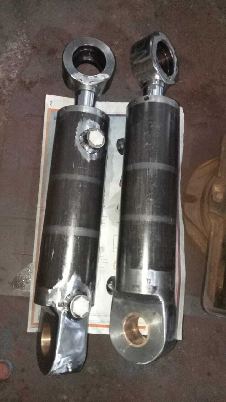 Dmt Welded Both End Clevis Cylinder - Custom Sizes, Blue Paint Coated, Industrial Usage, Meets Industry Temperature Norms | High Durability And Performance For Hydraulic Systems