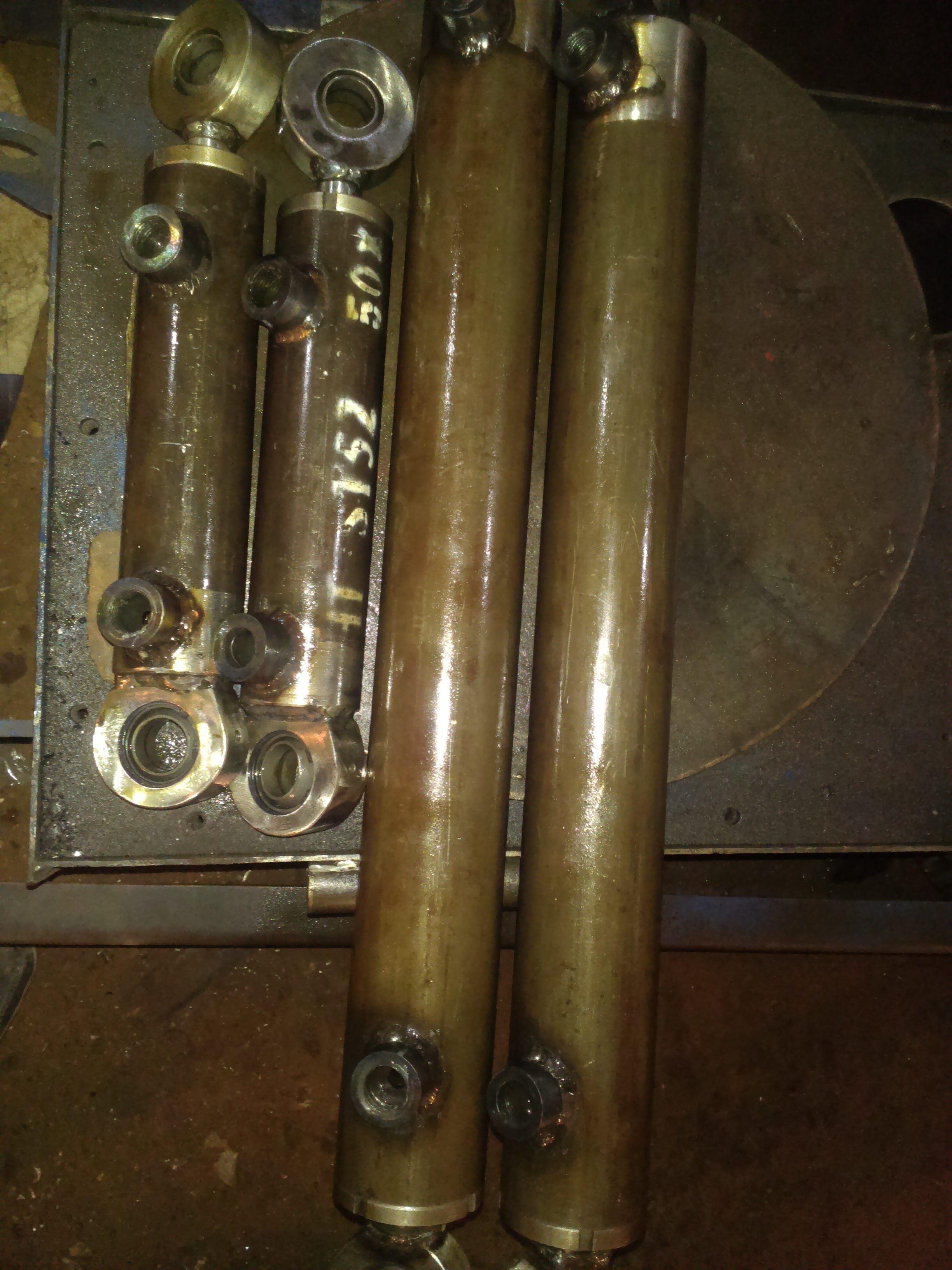 Dmt Welded Both End Clevis Cylinder - Custom Sizes, Blue Paint Coated, Industrial Usage, Meets Industry Temperature Norms | High Durability And Performance For Hydraulic Systems