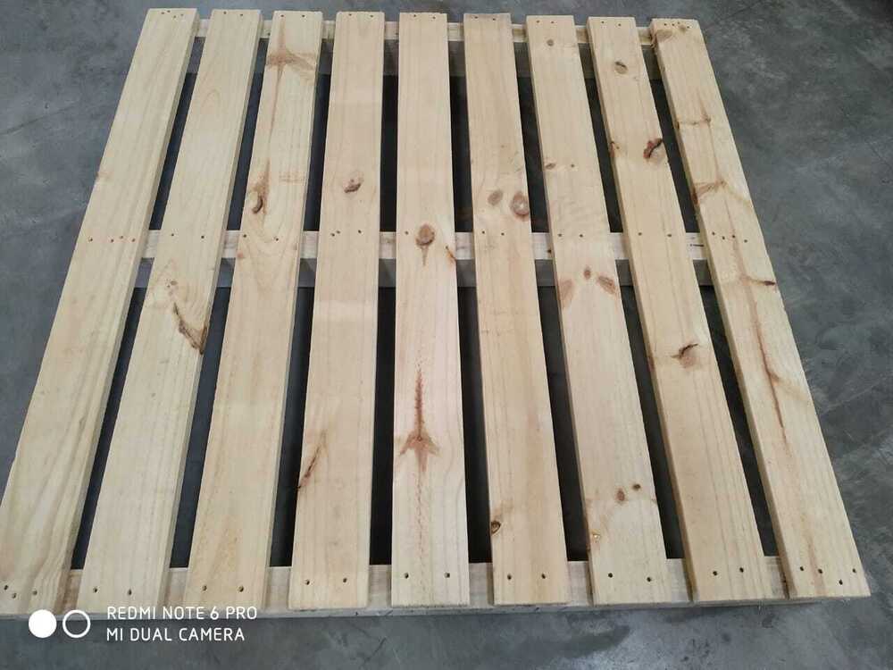Export Pine Wood Pallets - Color: Natural