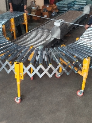 Industrial Flexible Roller Conveyor - Height: 400 Meter (M)