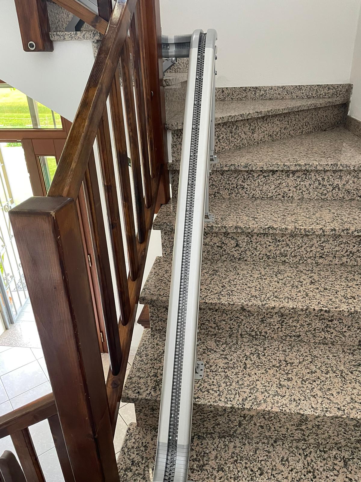 Curved Stair Lift - Car Dimension: No