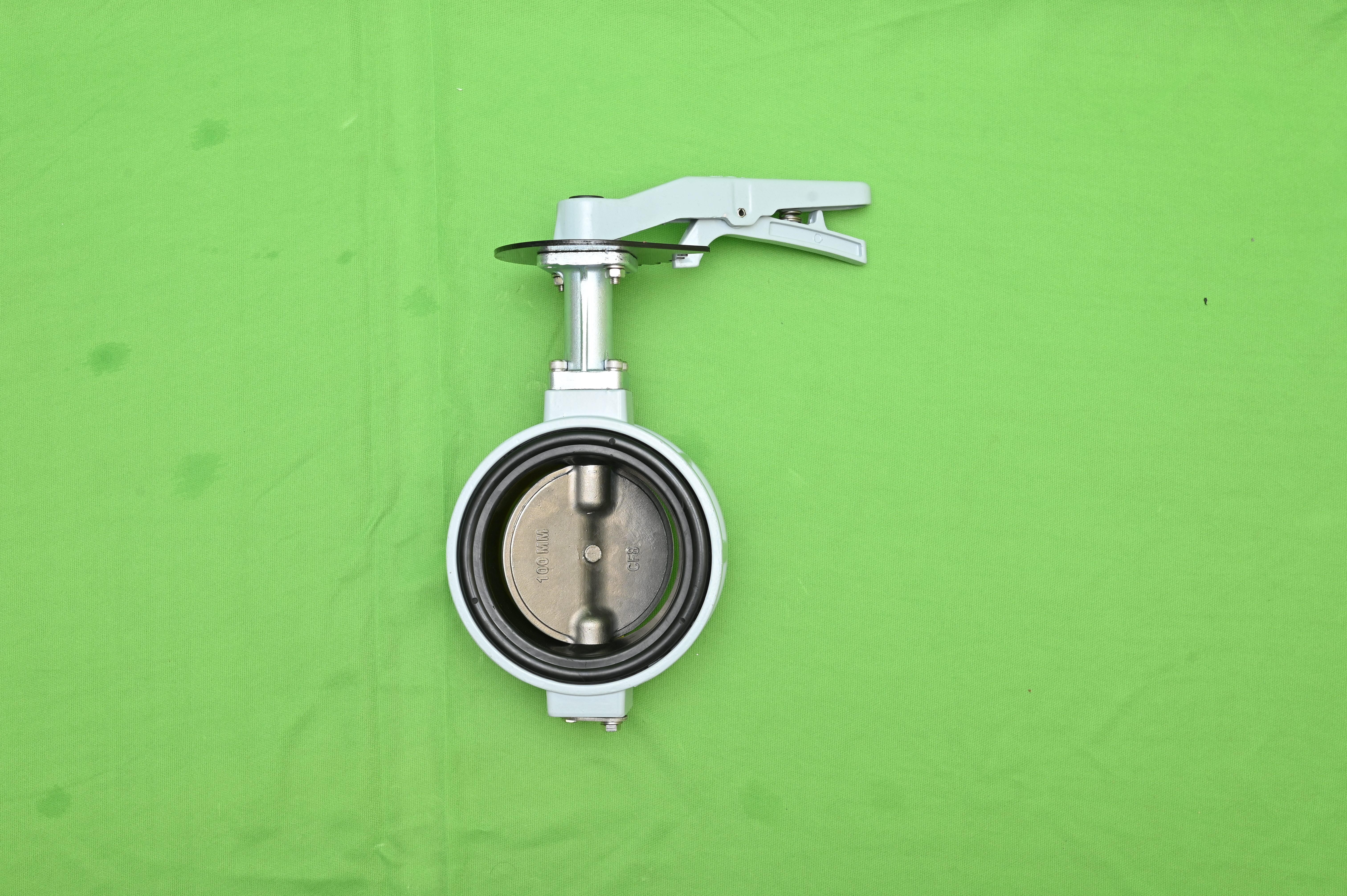Lever opereted butter fly valve