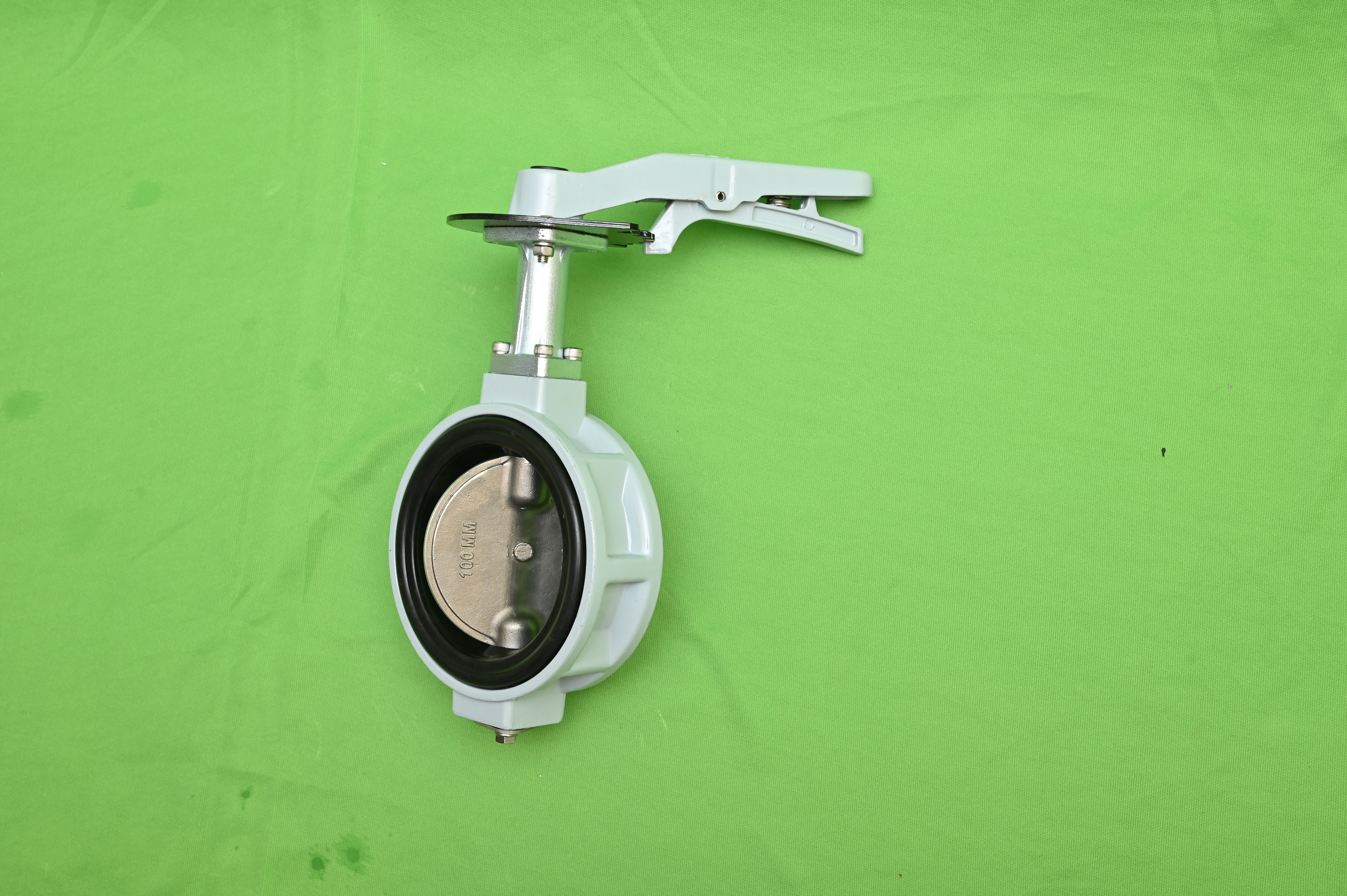 Lever opereted butter fly valve