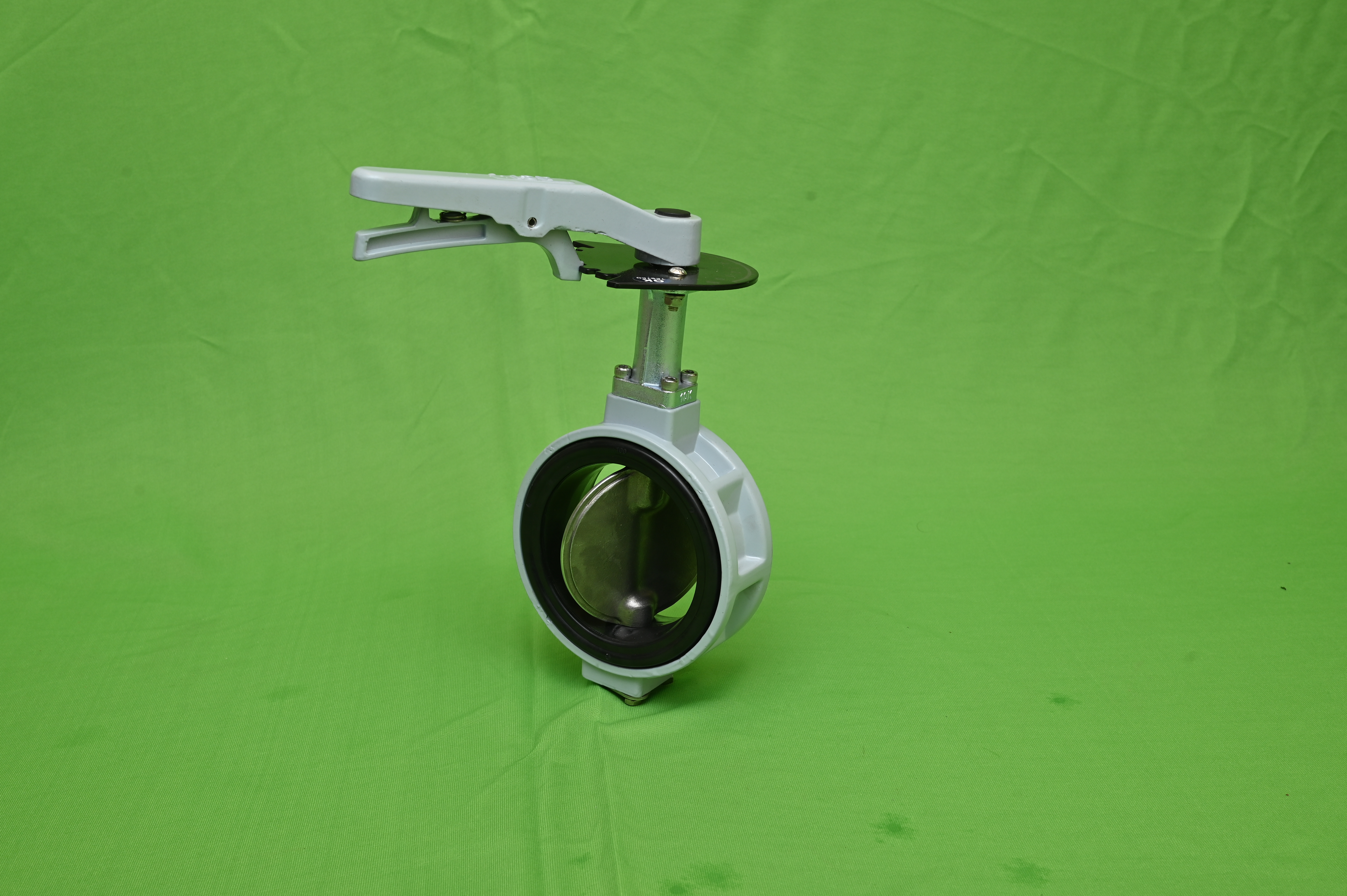 Lever opereted butter fly valve