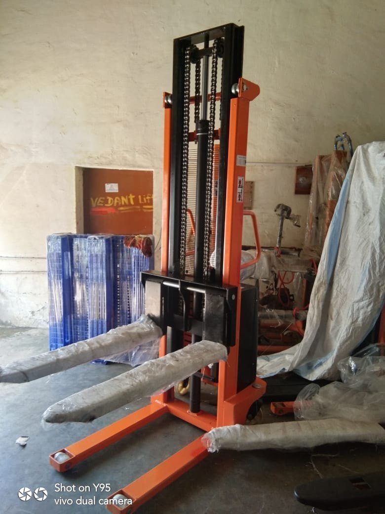 Material Handling Pallet Stacker - Attributes: Consume Less Power