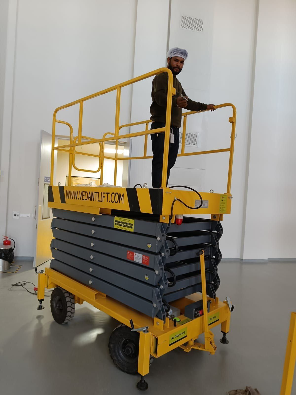 High-rise lift scissor lift table