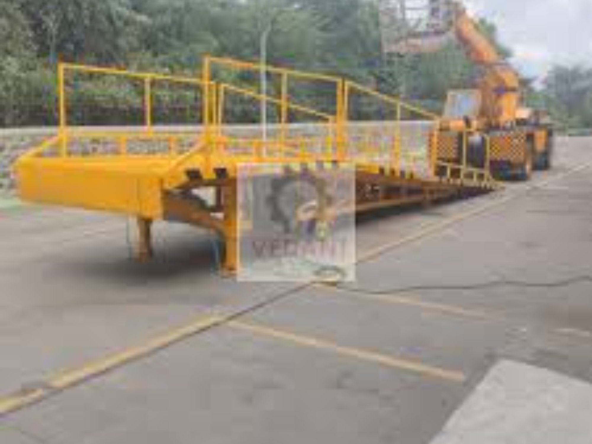 Vedant Lift Mobile Dock Ramp - Steel, 10 Ton Load Capacity, 7040 Mm Slope Length, 2100 Mm Width, 1600 Mm Max Lifting Height | Hydraulic Operation, Pneumatic Tyre 7.00-15