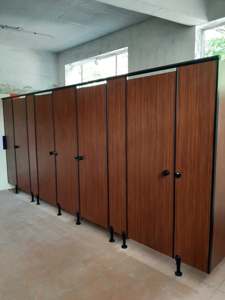 Hpl Compact Grade Laminate Toilet Partition System Rest Room Solution - Life Span: 10