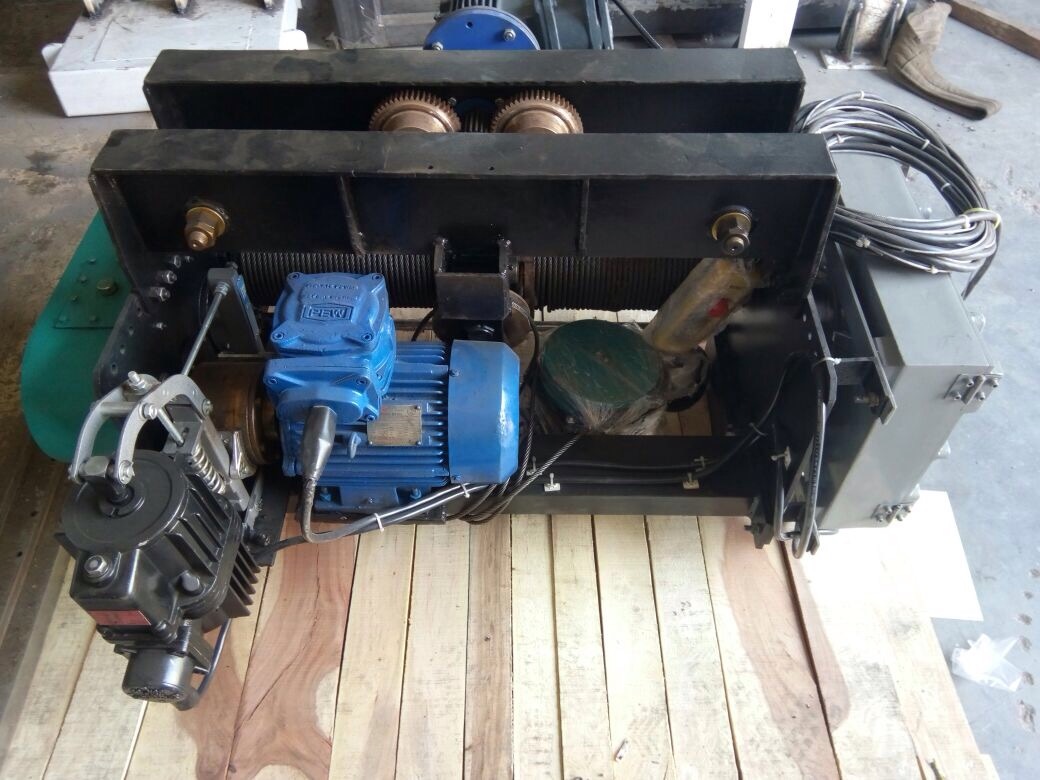 Flame Proof Hoist Power Source: Electric By Artech Engineers