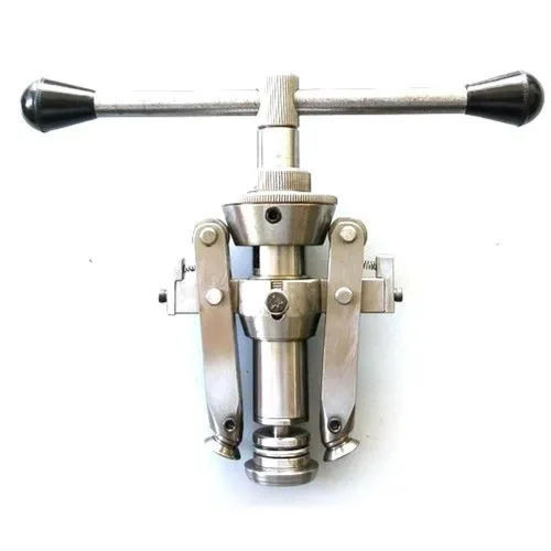 Hand Held Oil Tin Capping Machine