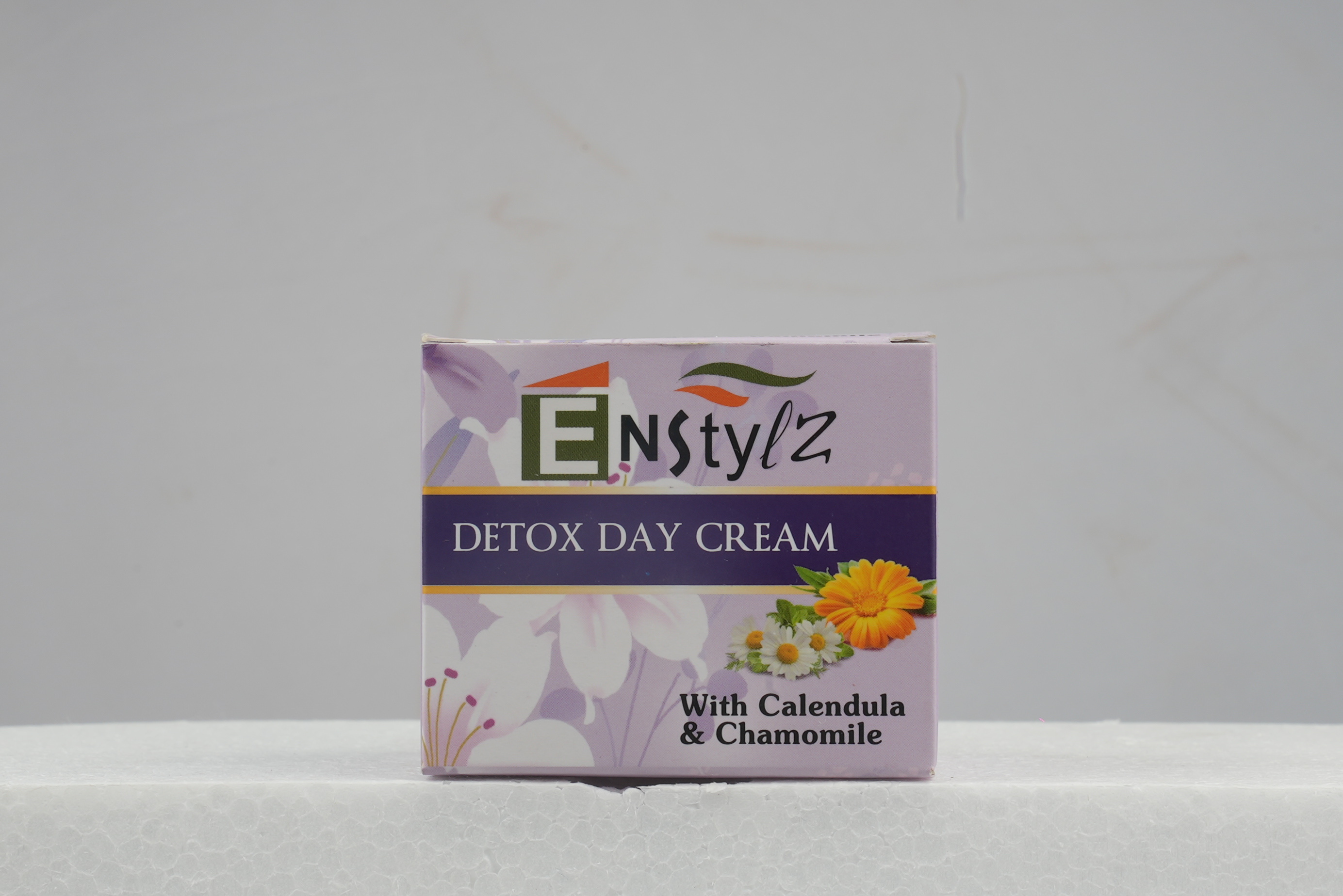 Enstylz Detox Day Cream - Color: White