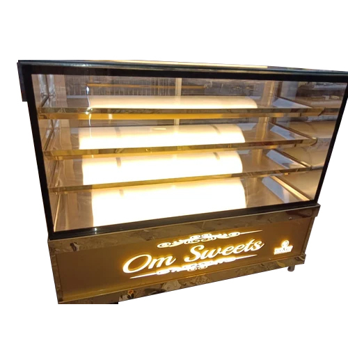 मीठे की दुकान का प्रदर्शनी काउंटर