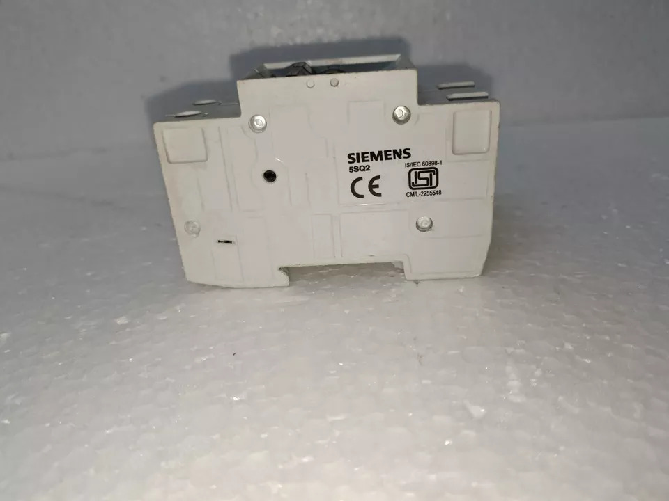 Siemens 5sq22 2pole 240415v C6 50hz Double Pole Circuit Breaker 6 Amp - Color: White
