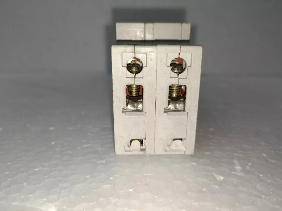Siemens 5sq22 2pole 240415v C6 50hz Double Pole Circuit Breaker 6 Amp - Color: White