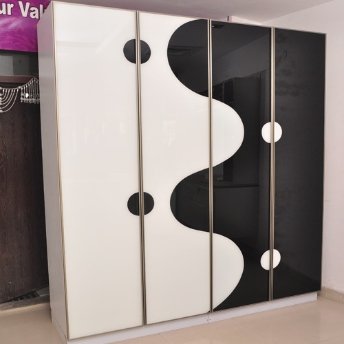 Customized Modular Wardrobes - Mdf Board And Veneered Materials, Customizable Size And Color Options | Durable, Easy To Clean, Eco-friendly, Ideal For Indian-style Bedroom