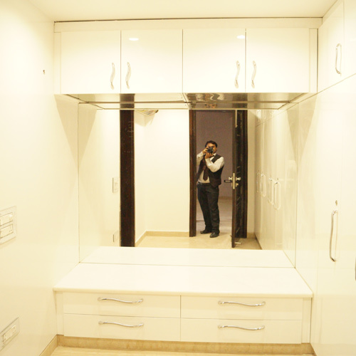 Customized Modular Wardrobes - Mdf Board And Veneered Materials, Customizable Size And Color Options | Durable, Easy To Clean, Eco-friendly, Ideal For Indian-style Bedroom